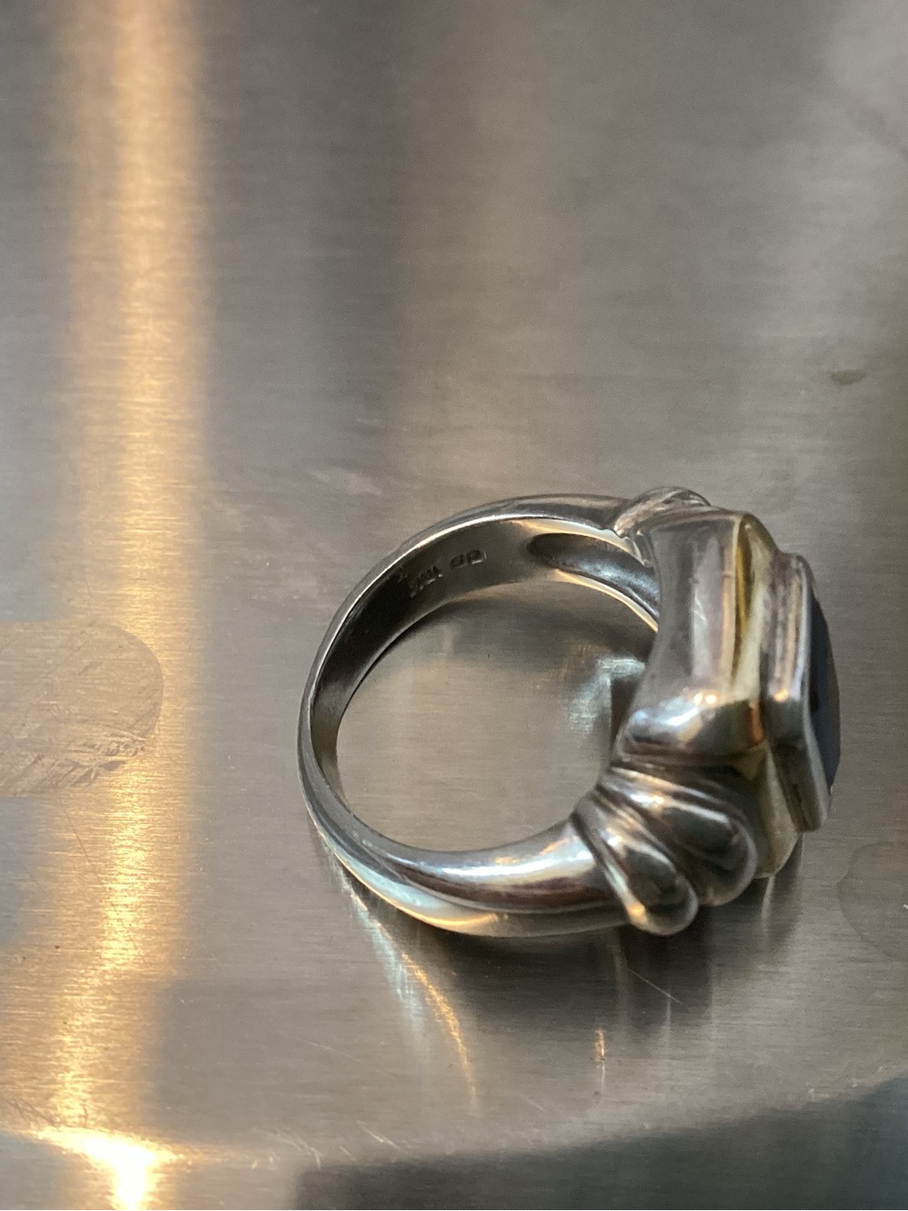 Sterling gold black stone ring. - Picture 7 of 8